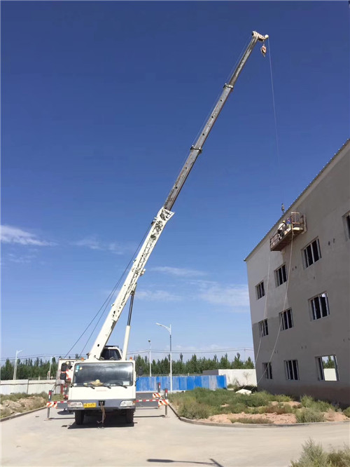 临西县“轻装强干”—— 吊车的 “轻量化臂架” 技术